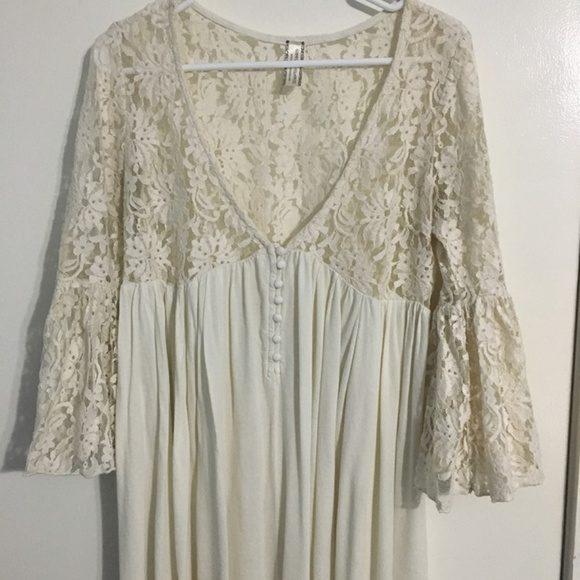 Cream Lace Dress with Sleeves - Picture 3 of 3